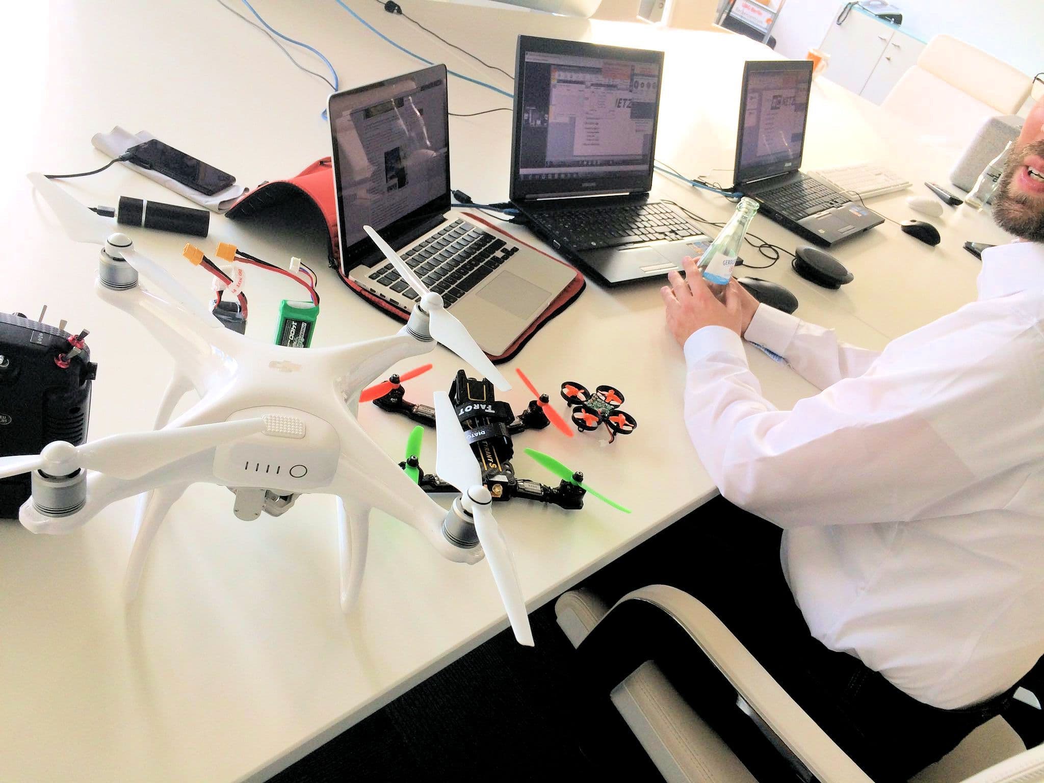 Mr. Drone und Mr. Hack starten die #CWEEK